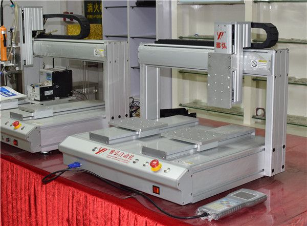 點膠機,東莞服裝商標點膠機廠家直銷