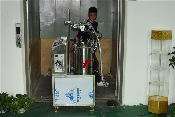  銅線燈自動灌膠機